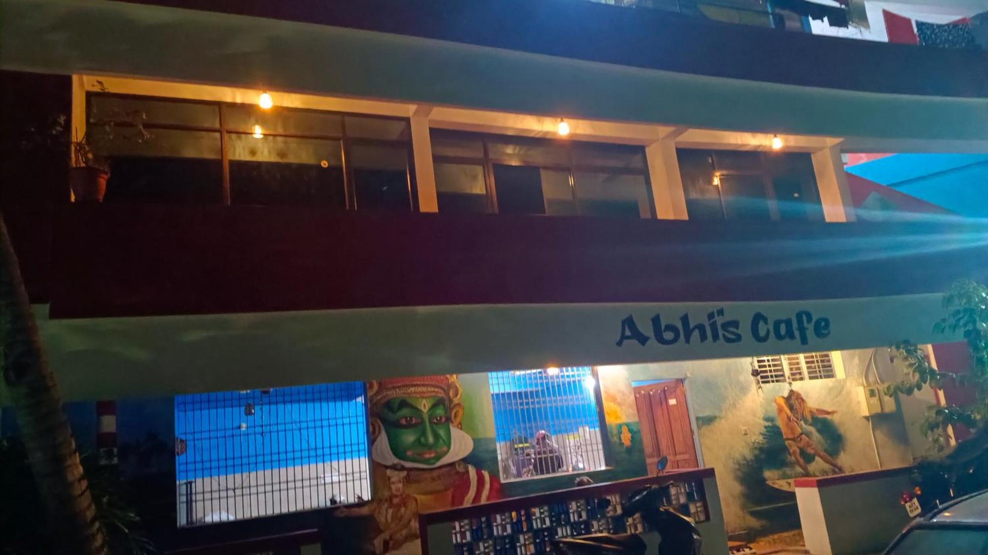Abhi'S Cafe Avaduthura Kovalam Buitenkant foto
